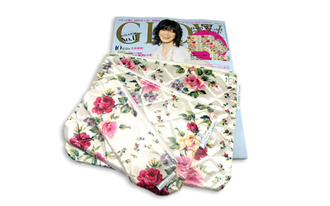 【最新雑誌付録情報】「GLOW」2011年10月号の付録は「ローラ アシュレイ メガポーチ・コスメポーチ・ペンケース」