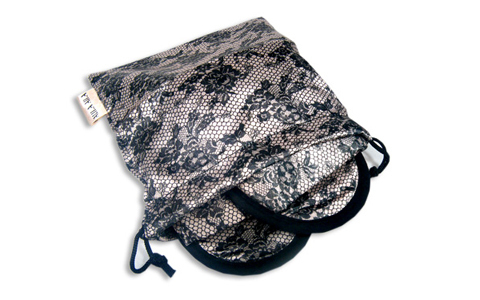 【最新雑誌付録情報】「GISELe」2011年10月号の付録は「AULA AILA ポーチつき携帯スリッパ」