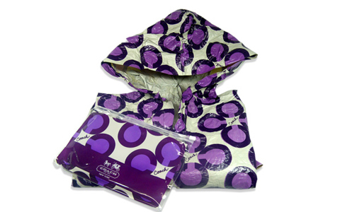 【最新雑誌付録情報】「Numero TOKYO」2011年10月号の付録は「コーチのポンチョ型レインコート&スライダーケース」