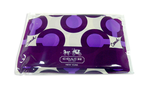 【最新雑誌付録情報】「Numero TOKYO」2011年10月号の付録は「コーチのポンチョ型レインコート&スライダーケース」