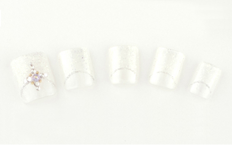 男性ウケ◎シンプル清楚なホワイトフレンチネイル