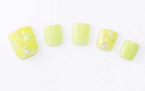 リゾートネイルで気分をUP！　グリーンマーブルフットネイル