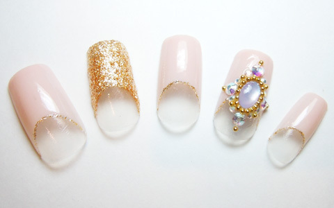 姫のようなエレガントビジューネイル