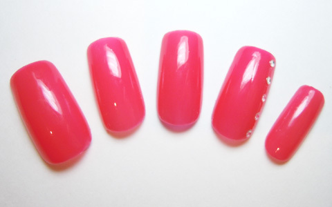 鮮やかレッドのジューシーカラ―ネイル