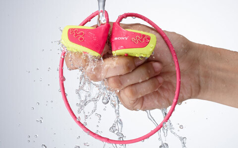 音楽と走ろう！スポーツをしながら音楽を楽しめるヘッドホン一体型“ウォークマン”登場