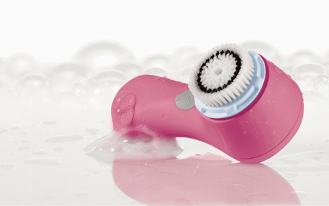 音波振動で毛穴の汚れを浮かせて落とす？！クラリソニック ミア ベリーピンク限定発売