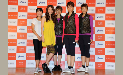 宝塚星組・人気モデル・トレーナーが語る、「美姿勢ウォーク」でココロもカラダもきれいに