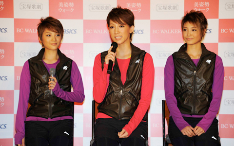 宝塚星組・人気モデル・トレーナーが語る、「美姿勢ウォーク」でココロもカラダもきれいに