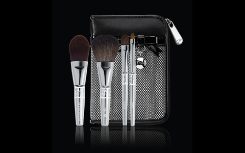 華やかさを装う、ディオールのクリスマス限定コレクション