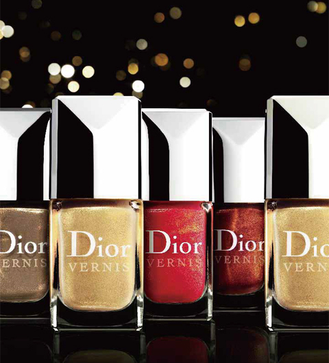 大胆に輝くゴールドで遊ぶ、注目のディオール限定アイテム