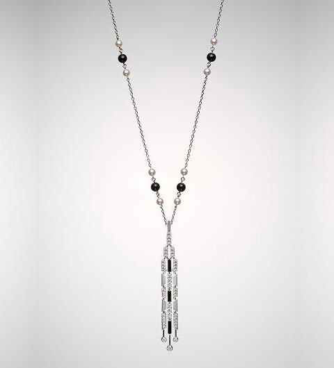 洗練された街をテーマに、クリスマスジュエリーが発売