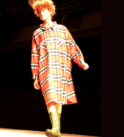 カップルで着る日常着、ネ・ネットが提案するハッピーでカラフルな服