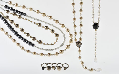 スワロフスキー・エレメントが輝く、クリスマス新商品登場