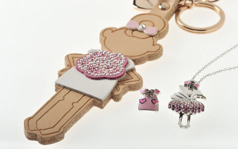 スワロフスキー・エレメントが輝く、クリスマス新商品登場