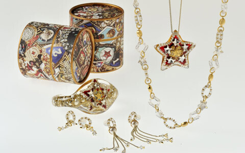 スワロフスキー・エレメントが輝く、クリスマス新商品登場