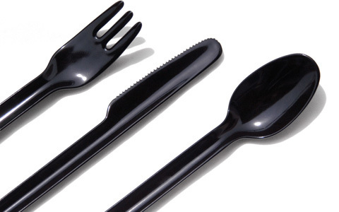 オールブラックの陶器でこの冬のディナーを演出しよう