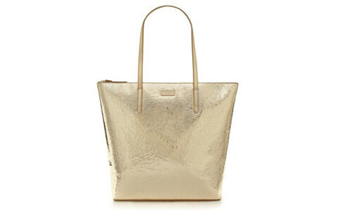 あなたはグラマラス派？フェミニン派？冬の絶対使えるマストアイテム一挙公開