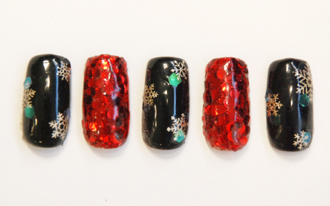 指先にインパクト！　情熱クリスマスネイル