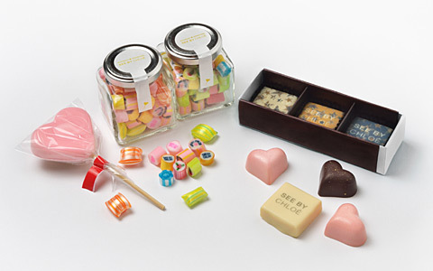 クリスマス新名所、シー バイ クロエのスイーツショップとピンクのビッグツリー