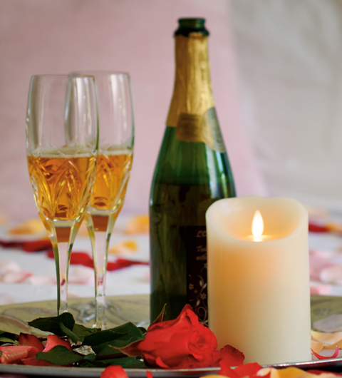 まるで本物の炎？LEDキャンドル「LUMINARA」