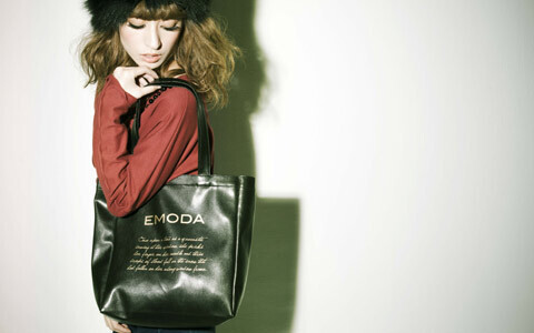 倖田來未が表紙のEMODA（エモダ）ブランドブックが、超絶イケてる