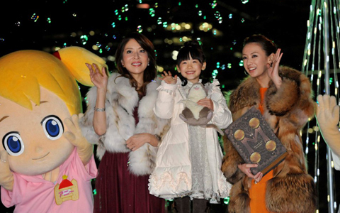 北川景子、芦田愛菜、真矢みきによる、横浜の大観覧車「コスモクロック21」点灯式