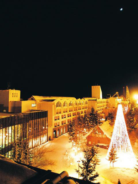 25万球ものイルミネーションが輝く、光の塔