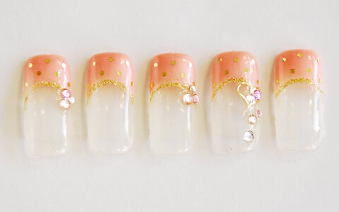 大人かわいい好き必見！　ドットネイル