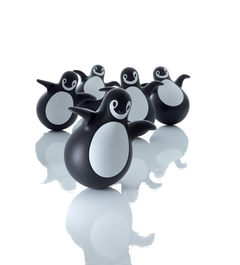 北欧フィンランドの巨匠が創った、ペンギン型おきあがりこぼし