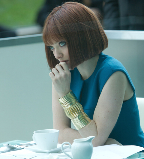 ルブタンやヴェルサーチなど、アマンダ・セイフライドの豪華衣装に注目