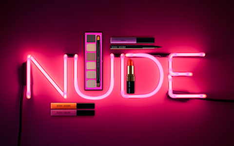 ボビイ ブラウンの新コスメは、遊び心あふれる、ポップでネオンのような輝き