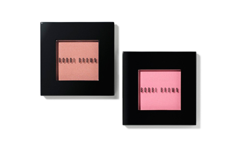 ボビイ ブラウンの新コスメは、遊び心あふれる、ポップでネオンのような輝き