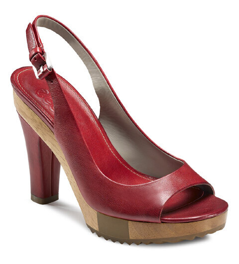 2月14日、青山にチョコレートの巨大シューズが出現？