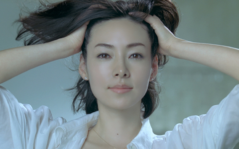 ミューズは霧島れいか、歌はスーザン・ボイル！新しくなった資生堂「HAKU」CMに注目