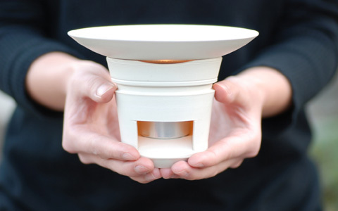 現代陶芸家と、北欧デザインショップが生んだ「香炉」