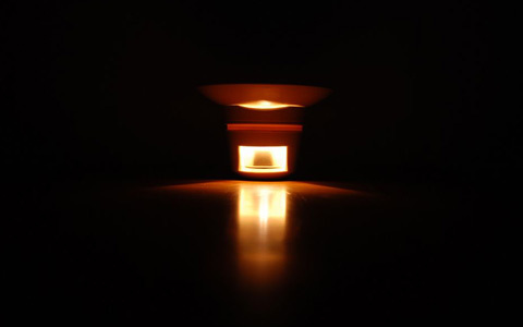 現代陶芸家と、北欧デザインショップが生んだ「香炉」