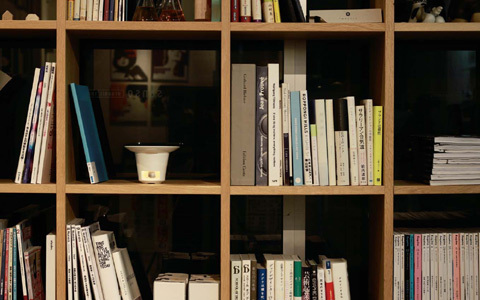 現代陶芸家と、北欧デザインショップが生んだ「香炉」