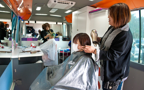 被災地の地元美容師とロレアルの「美容師のちから」プロジェクト