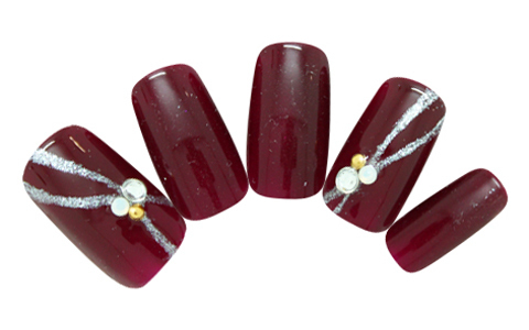 深みのあるﾚｯﾄﾞのワンカラーにストーンで華やかに