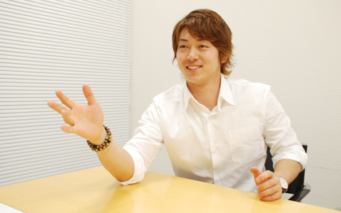 イケメン占い師に聞く、恋愛・仕事に迷える女子たちの心のほぐし方