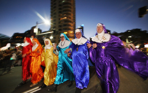 毎年恒例、2万人が観る「シドニー・マルディグラ」で感動体験