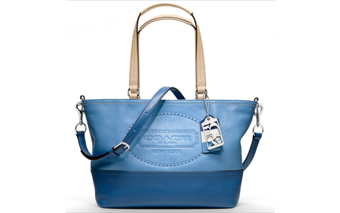 太陽とビーチが似合う、コーチのコレクション