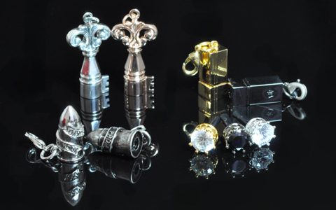 スマートフォン用ジャックピアスに、新作追加