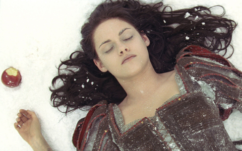 出産後間もない小雪が、永遠の美を追い求める女王に？