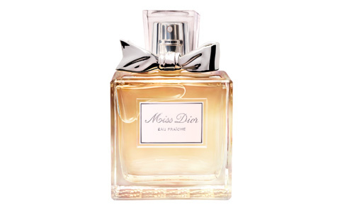 ニュールックの魅力がモダンによみがえる、新しい「ミス ディオール」がデビュー