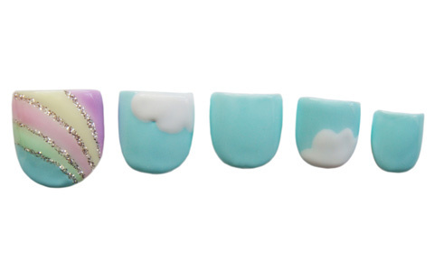 虹と空のキュートフットネイル