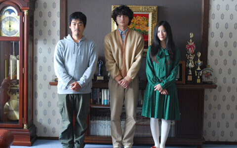 高良健吾＆吉高由里子、映画撮影中に80年代ファッションで登場