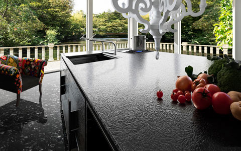 黒で装うドレッシーなキッチン