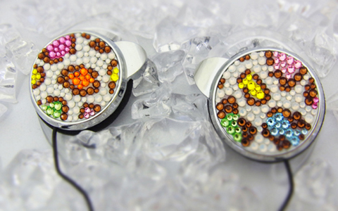 プッチ柄などが登場、スワロフスキーをあしらったデコイヤフォン