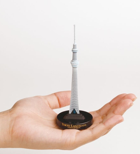 東京スカイツリーが手のひらサイズに